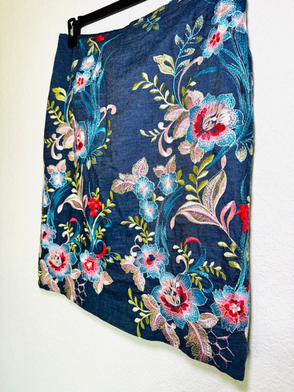 Tahari Arthur S. Levine Pencil Skirt 12 Embroidered Floral Whimsical Fairycore - Picture 2 of 9